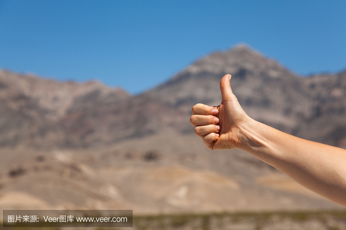 大拇指在死亡谷国家公园